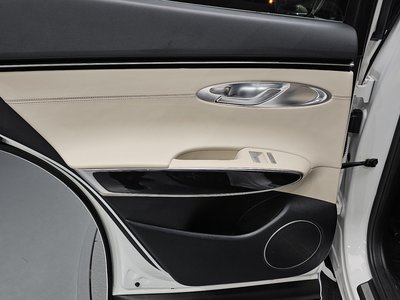 2023 Genesis GV70 thumbnail 15