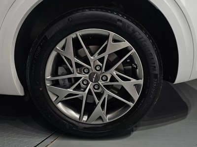 صورة 8 لـ 2023 Genesis GV70