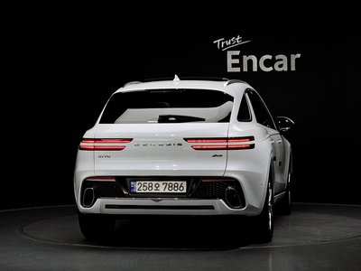 صورة 3 لـ 2023 Genesis GV70