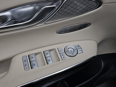 2023 Genesis GV70 thumbnail 23