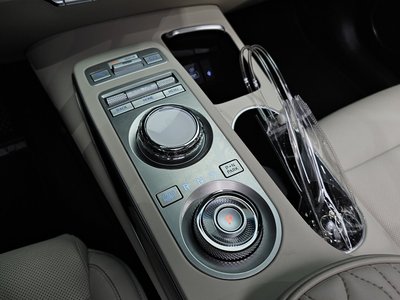 2023 Genesis GV70 thumbnail 12