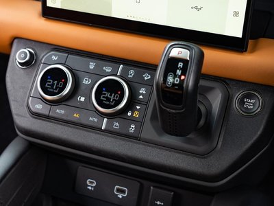 LAND ROVER DEFENDER - 9