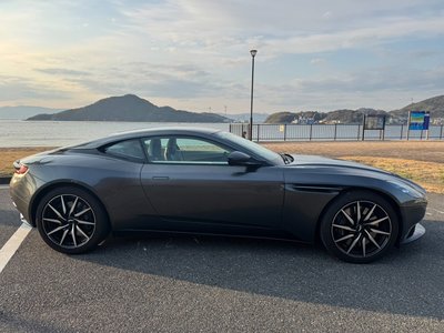 ASTON MARTIN DB11 - 6