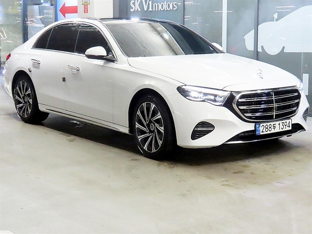 MERCEDES-BENZ E-CLASS - View 1