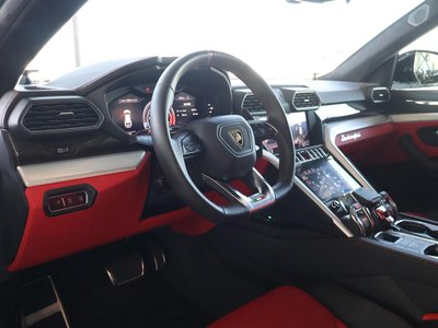 LAMBORGHINI URUS - 8