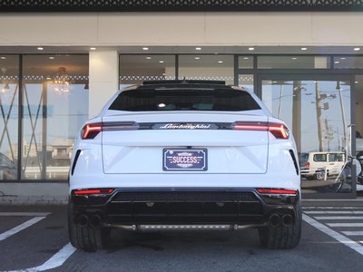 LAMBORGHINI URUS - 5