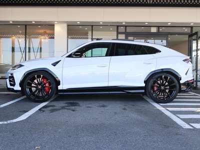 LAMBORGHINI URUS - 4
