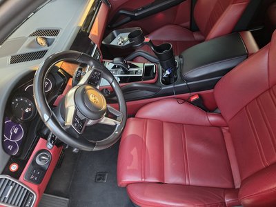 2022 Porsche CAYENNE photo 10