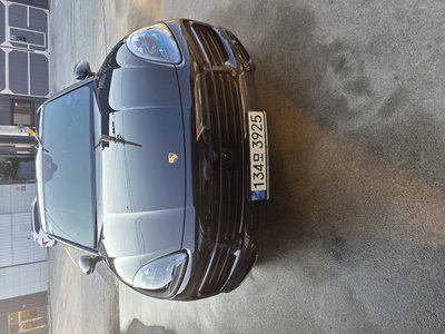 2022 Porsche CAYENNE photo 2