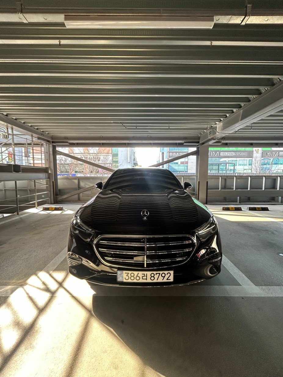 MERCEDES-BENZ E-CLASS - View 1