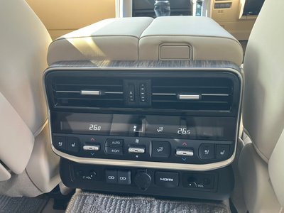 TOYOTA LAND CRUISER 300 - 9