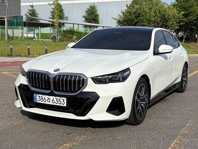 2026 BMW 5 SERIES — фото 1