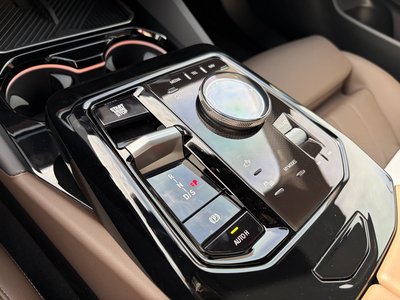 2026 BMW 5 SERIES — фото 9
