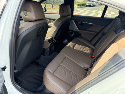 صورة مصغرة 18 لـ 2026 BMW 5 SERIES