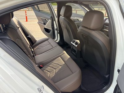 صورة مصغرة 19 لـ 2026 BMW 5 SERIES