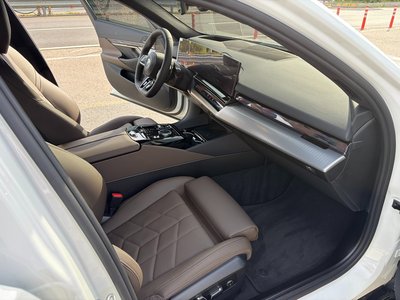 صورة مصغرة 15 لـ 2026 BMW 5 SERIES