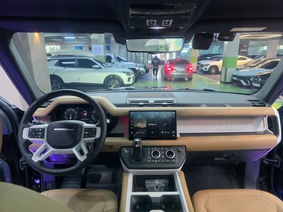 LAND ROVER DEFENDER - 4