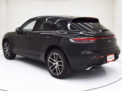 2023 Porsche MACAN photo 2