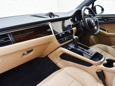 2023 Porsche MACAN photo 8