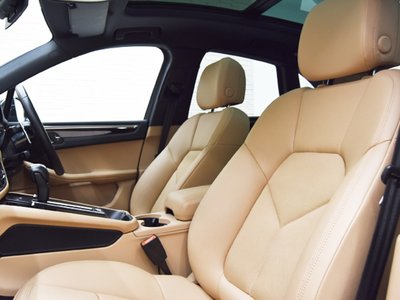 2023 Porsche MACAN photo 7