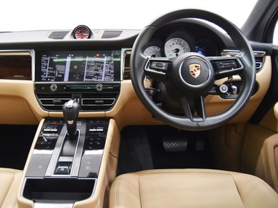2023 Porsche MACAN photo 9