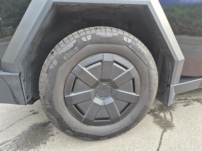 TESLA CYBERTRUCK - 8