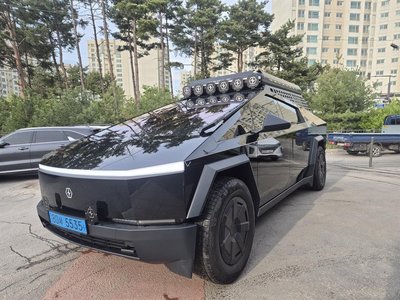 TESLA CYBERTRUCK - 3