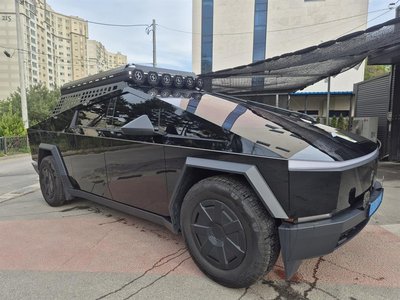 TESLA CYBERTRUCK - 6