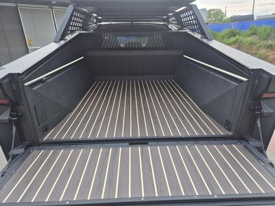 TESLA CYBERTRUCK - 5