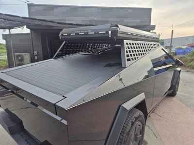 TESLA CYBERTRUCK - 7