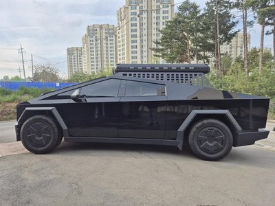 TESLA CYBERTRUCK - 2