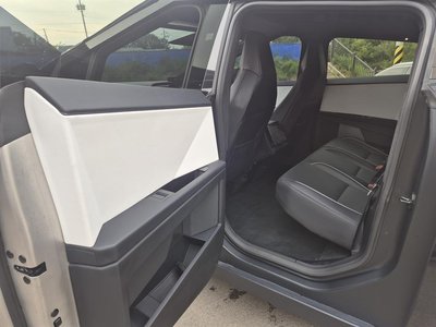 TESLA CYBERTRUCK - 10