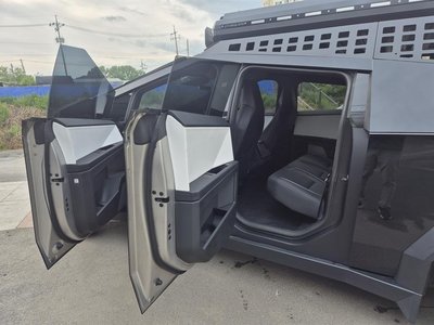 TESLA CYBERTRUCK - 9