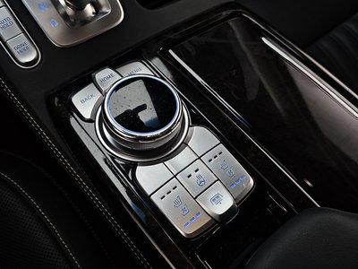 2021 Genesis G90 thumbnail 32