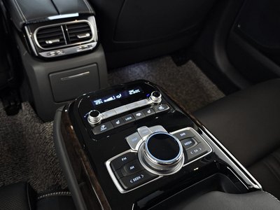 2021 Genesis G90 thumbnail 24
