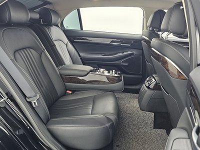 2021 Genesis G90 thumbnail 18