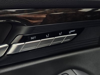 2021 Genesis G90 thumbnail 33