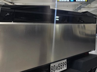 TESLA CYBERTRUCK - 8