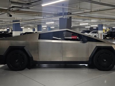 TESLA CYBERTRUCK - 3