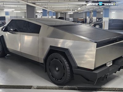TESLA CYBERTRUCK - 2