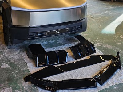 TESLA CYBERTRUCK - 9