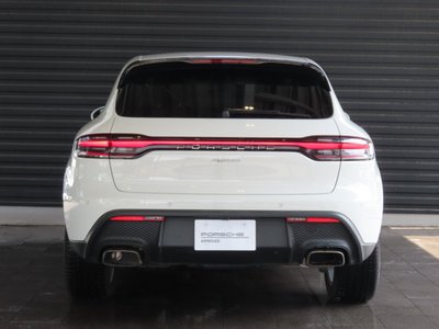 PORSCHE MACAN - 8