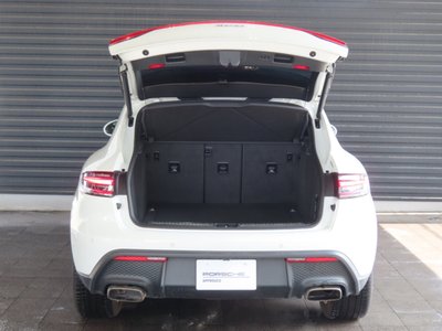 PORSCHE MACAN - 9