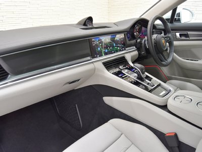 PORSCHE PANAMERA - 10