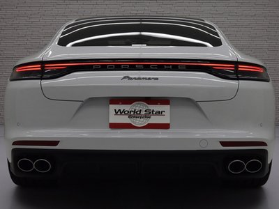 PORSCHE PANAMERA - 8