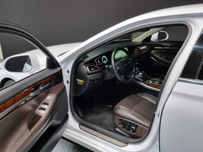 صورة 10 لـ 2016 GENESIS EQ900