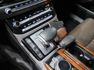 صورة 9 لـ 2016 GENESIS EQ900