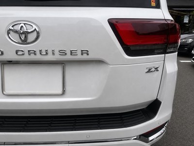 2023 Toyota LAND CRUISER 300 — фото 10