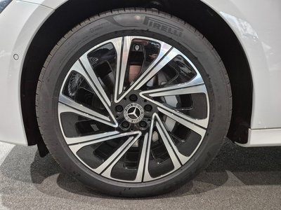 MERCEDES-BENZ E-CLASS - 6