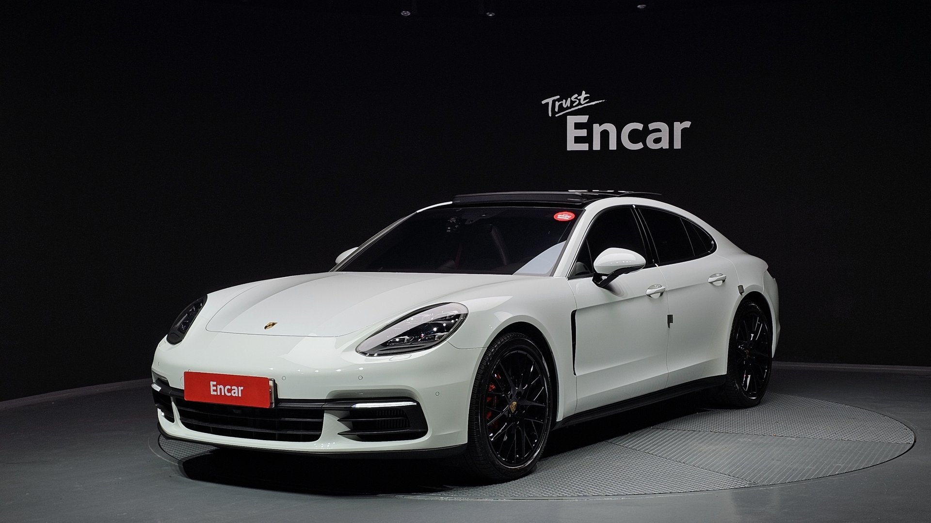 PORSCHE PANAMERA - View 1